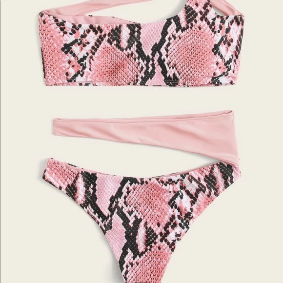 Bikini - Picture 2 of 8